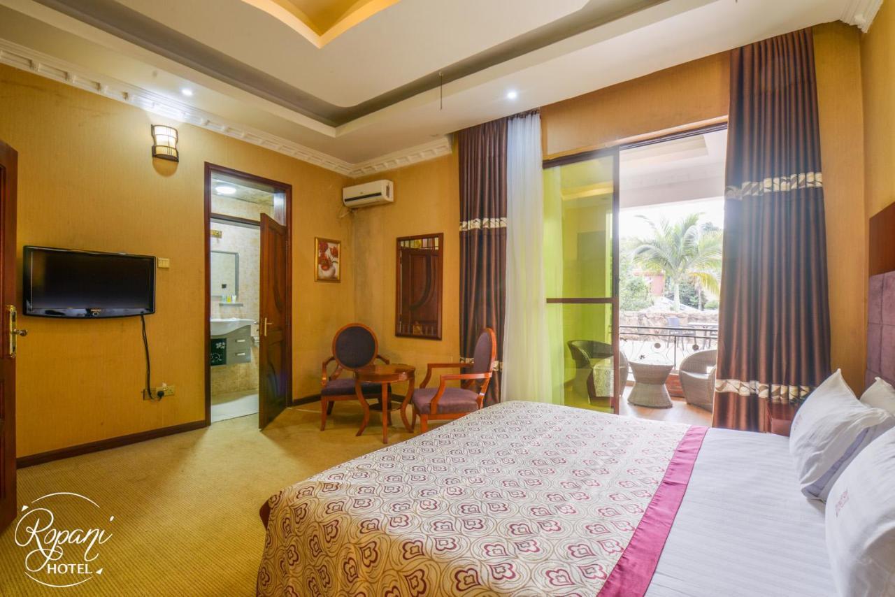Ropani Hotel Kitende Ngoại thất bức ảnh