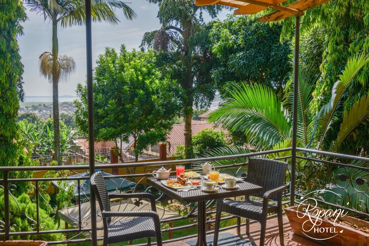 Ropani Hotel Kitende Ngoại thất bức ảnh